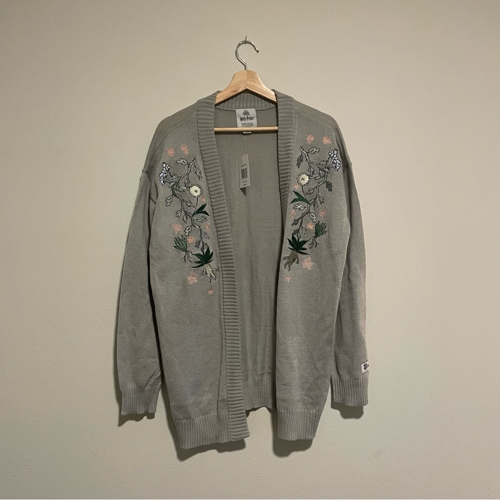 NWT Wizarding World Harry Potter Mandrakes Gray Floral Cardigan, Size L/XL